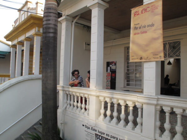 fachada lugar a dudas 2012